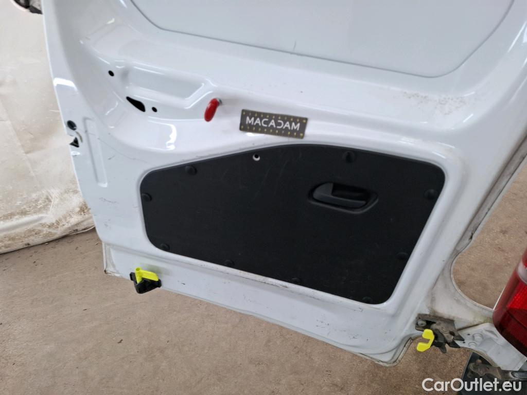  Citroen  Berlingo CITROEN  / 2018 / 4P / Fourgonnette M 650kg BlueHDi 75 S&S BVM Club #19