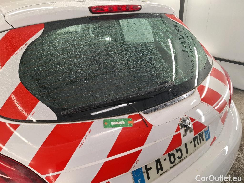  Peugeot  208  Affaire Premium 1.6 HDi 75CV BVM5 E6 #16