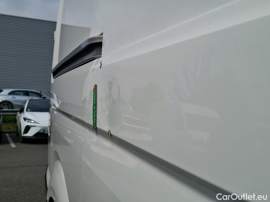  Volkswagen  Crafter  Fourgon Fourgon 35 mittlerer Radstand mit Hochdach FWD 2.0 140CV BVM6 #15