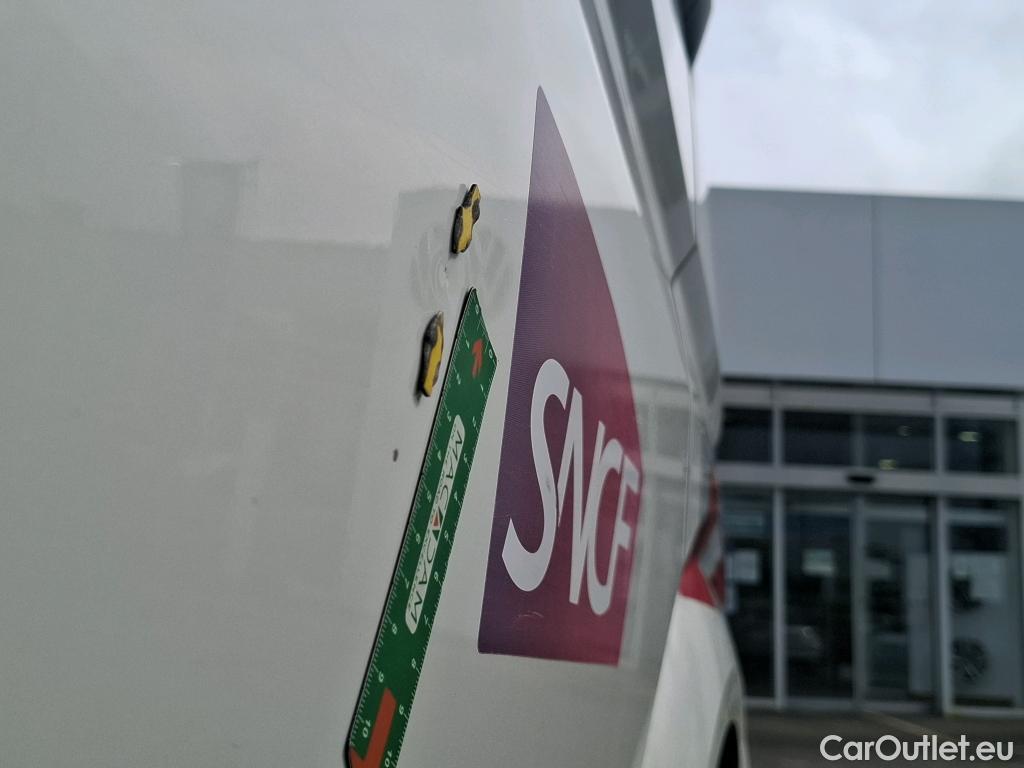  Volkswagen  Crafter  Fourgon Fourgon 35 mittlerer Radstand mit Hochdach FWD 2.0 140CV BVM6 #38