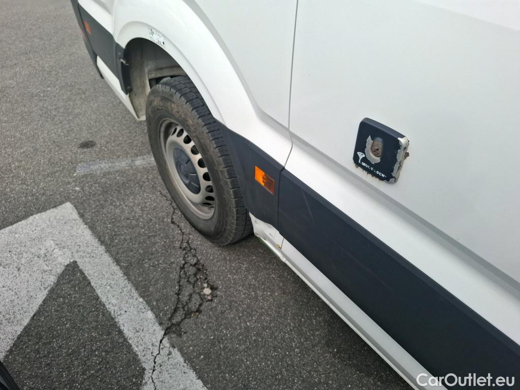  Volkswagen  Crafter  Fourgon Fourgon 35 mittlerer Radstand mit Hochdach FWD 2.0 140CV BVM6 #1