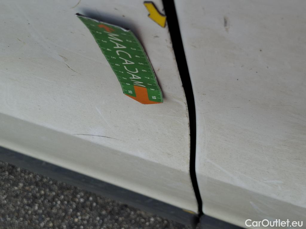  Renault  Trafic  III Fourgon Grand Confort L2H1 1200 1.6 dCi 125CV BVM6 E6 #40