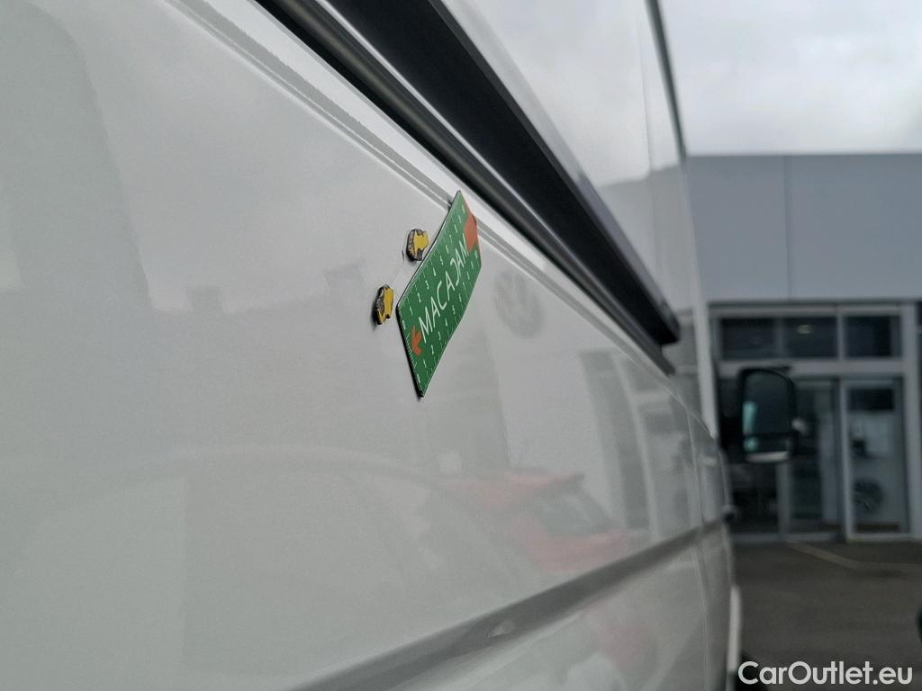  Volkswagen  Crafter  Fourgon Fourgon 35 mittlerer Radstand mit Hochdach FWD 2.0 140CV BVM6 #4