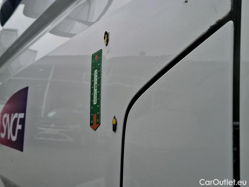  Volkswagen  Crafter  Fourgon Fourgon 35 mittlerer Radstand mit Hochdach FWD 2.0 140CV BVM6 #44