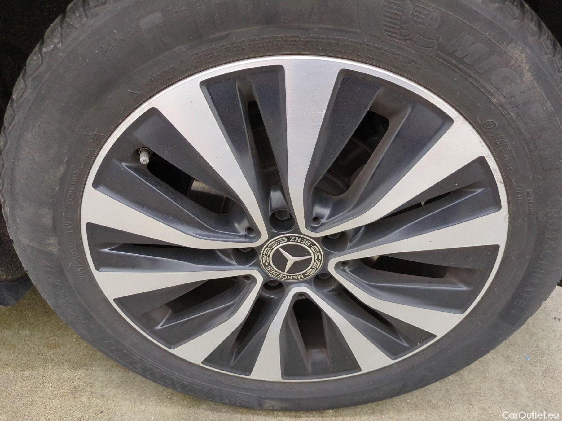  Mercedes  A-Klasse MERCEDES-BENZ Classe A Berline / 2018 / 4P / Berline A 200 d Business Line 8G-DCT #23