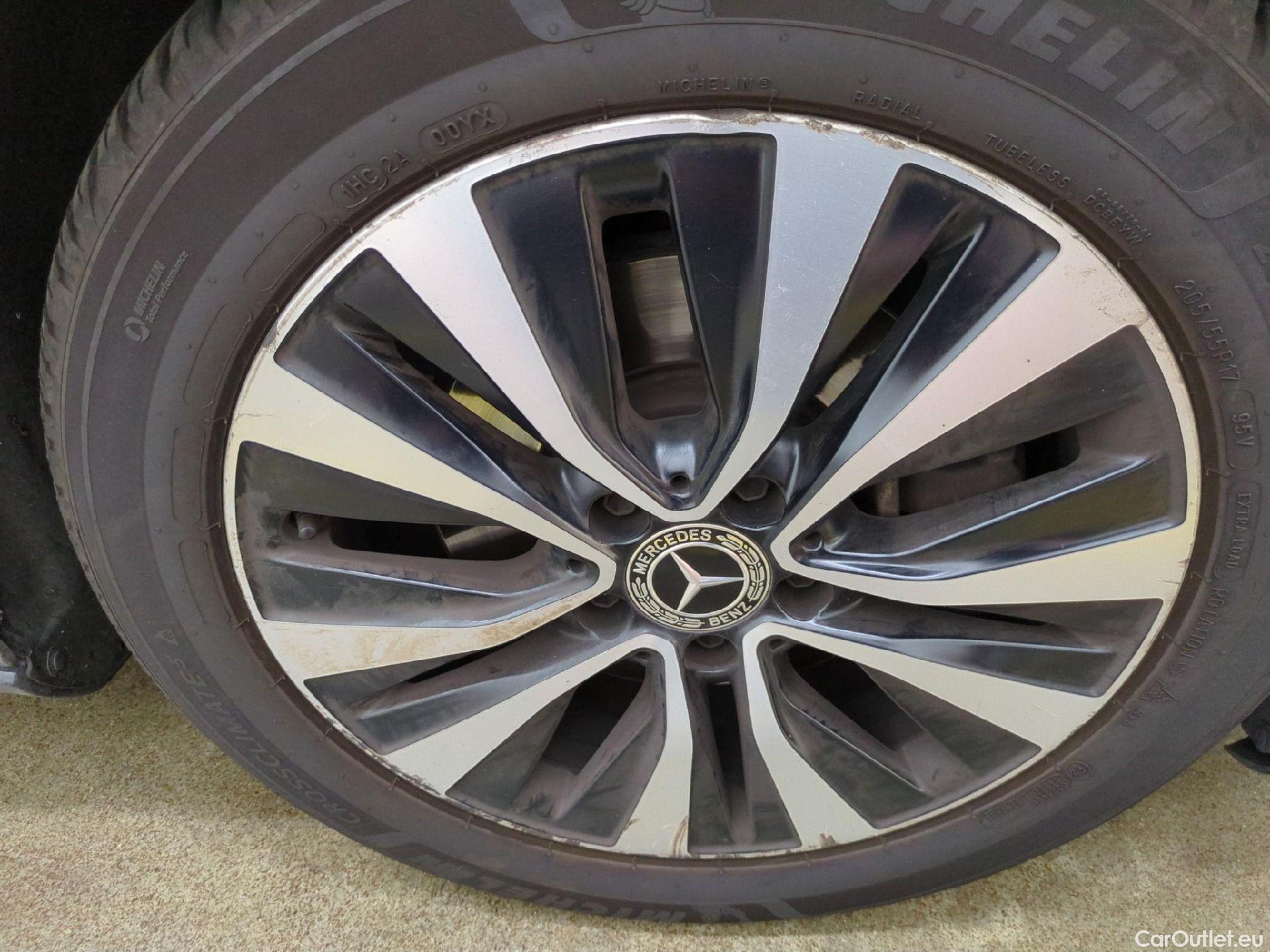 Mercedes  A-Klasse MERCEDES-BENZ Classe A Berline / 2018 / 4P / Berline A 200 d Business Line 8G-DCT #12
