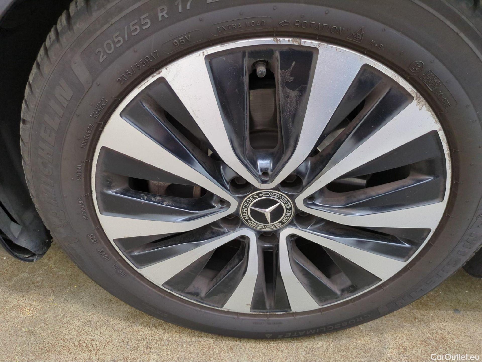  Mercedes  A-Klasse MERCEDES-BENZ Classe A Berline / 2018 / 4P / Berline A 200 d Business Line 8G-DCT #18