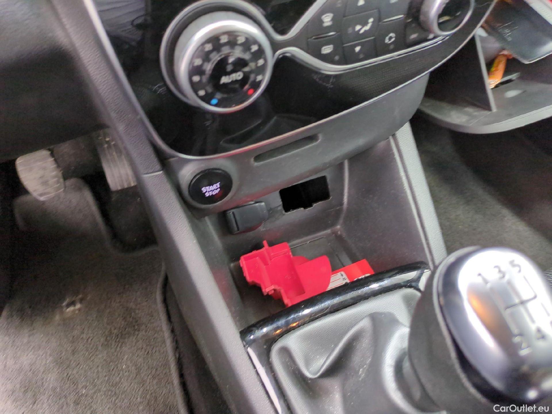  Renault  Clio RENAULT  / 2016 / 5P / Berline &Business TCe 90 #2