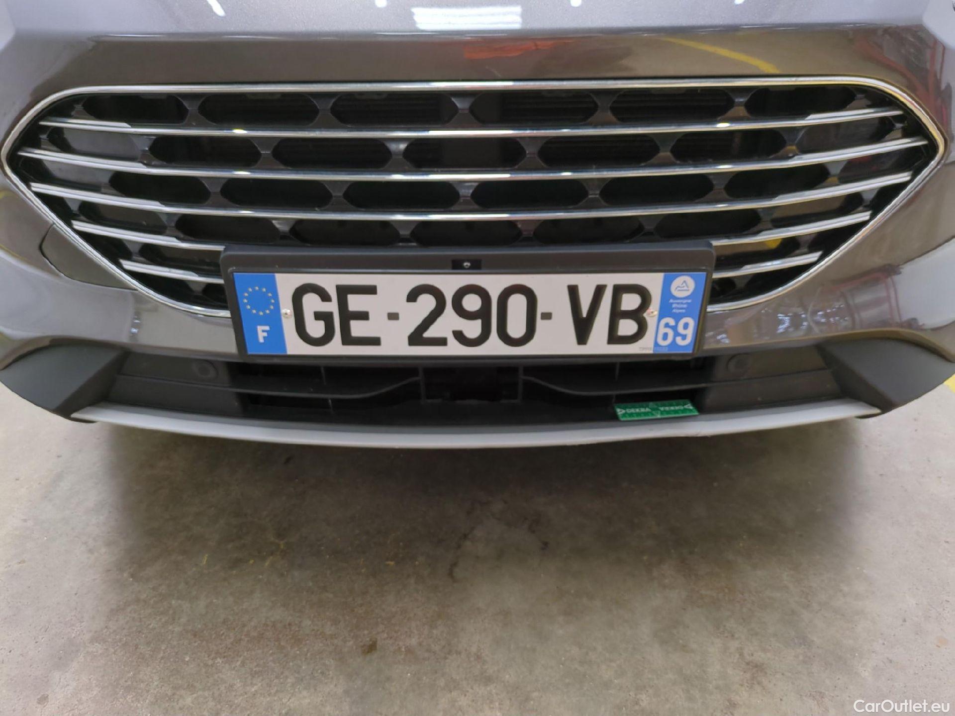  Ford  Kuga FORD  / 2019 / 5P / SUV 2.5 Dur 225 hybrid PHEV Pshift Titanium #4