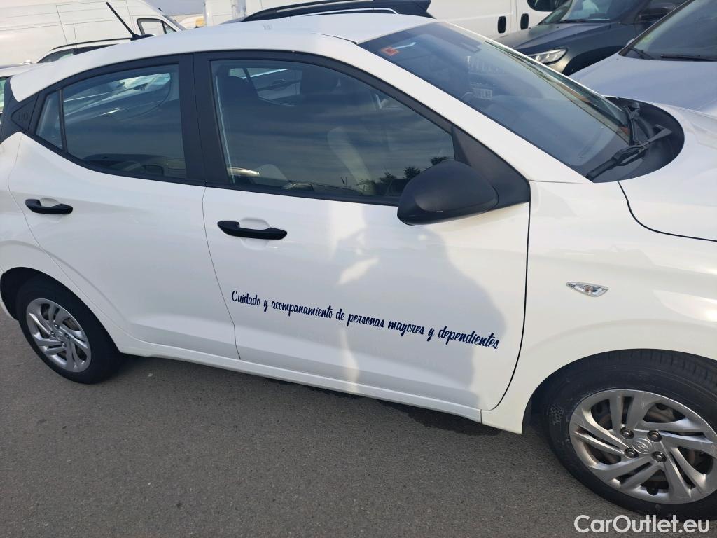  Hyundai  i10 HYUNDAI  / 2020 / 5P / berlina con portón 1.0 Essence #1