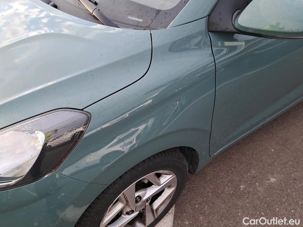  Hyundai  i10 HYUNDAI  / 2020 / 5P / berlina con portón 1.0 Klass #26