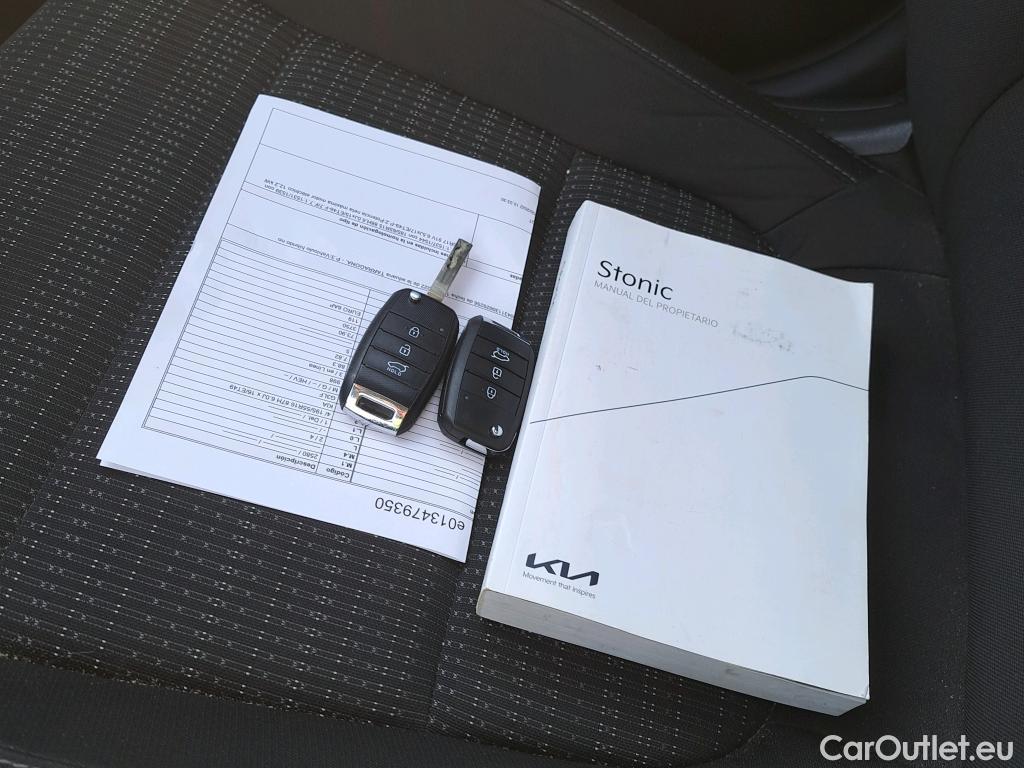  KIA  STONIC KIA  / 2017 / 5P / todoterreno 1.0 T-GDi 88kW (120CV) MHEV iMT Drive #17