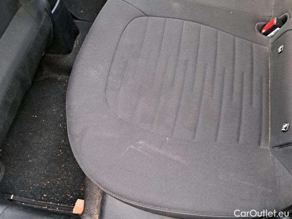 Hyundai  i10 HYUNDAI  / 2020 / 5P / berlina con portón 1.0 Klass #15