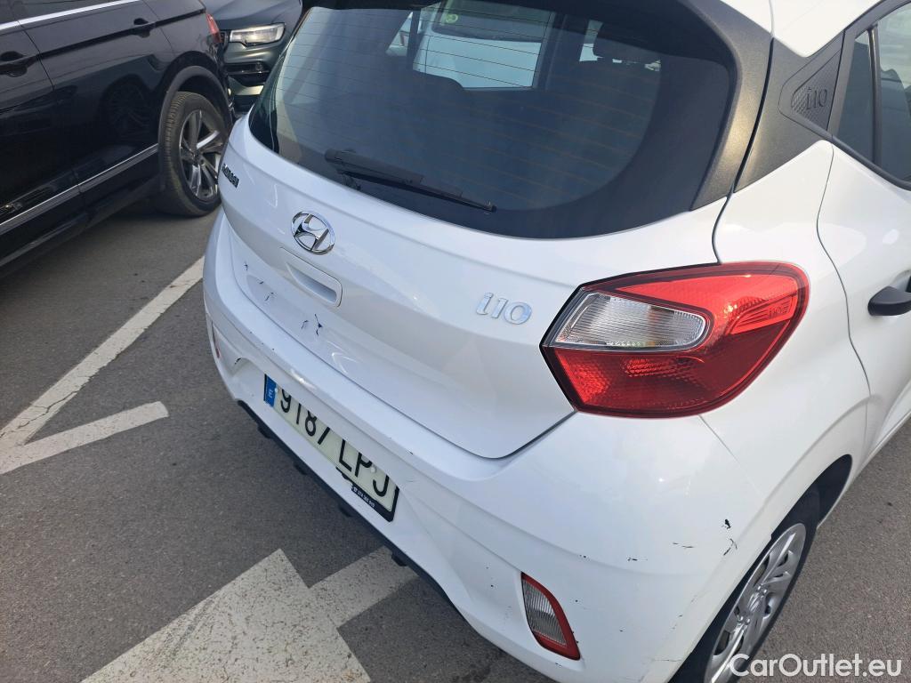  Hyundai  i10 HYUNDAI  / 2020 / 5P / berlina con portón 1.0 Essence #2