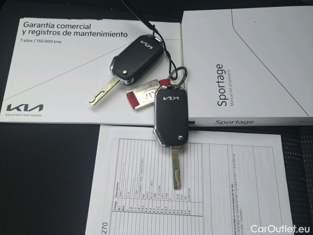  KIA  Sportage KIA  1.6 T-GDi MHEV Drive 4x2 150 CV #52