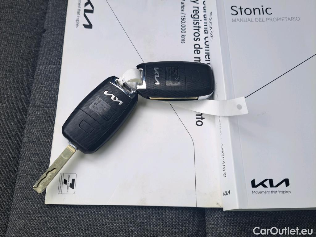  KIA  STONIC KIA  / 2017 / 5P / todoterreno 1.0 T-GDi 74kW (100CV) MHEV iMT Concept #16