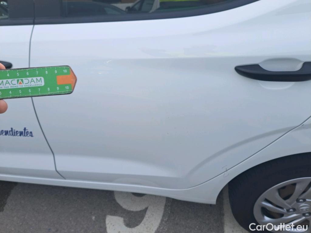  Hyundai  i10 HYUNDAI  / 2020 / 5P / berlina con portón 1.0 Essence #27