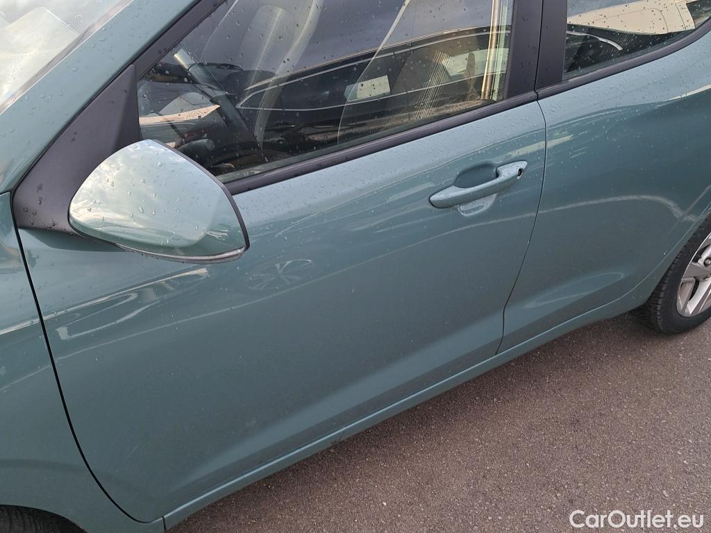  Hyundai  i10 HYUNDAI  / 2020 / 5P / berlina con portón 1.0 Klass #16