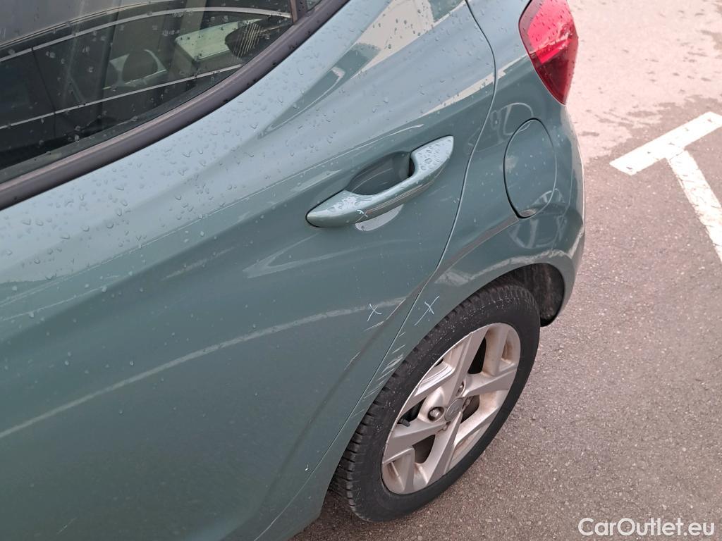  Hyundai  i10 HYUNDAI  / 2020 / 5P / berlina con portón 1.0 Klass #34
