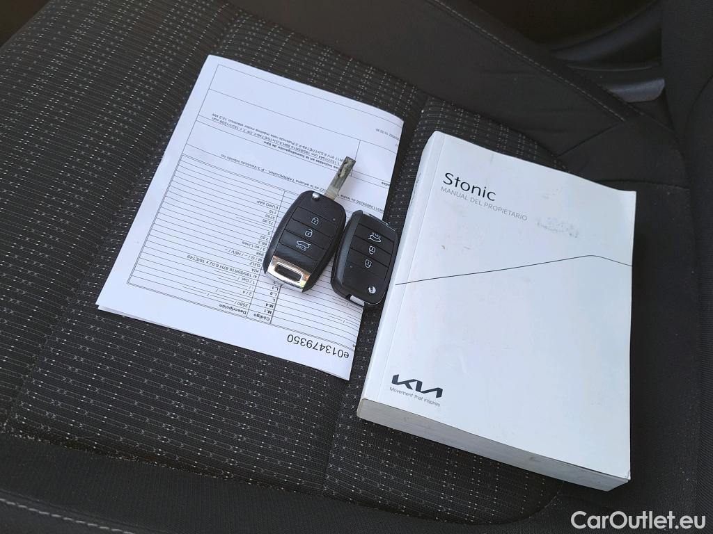  KIA  STONIC KIA  / 2017 / 5P / todoterreno 1.0 T-GDi 88kW (120CV) MHEV iMT Drive #18
