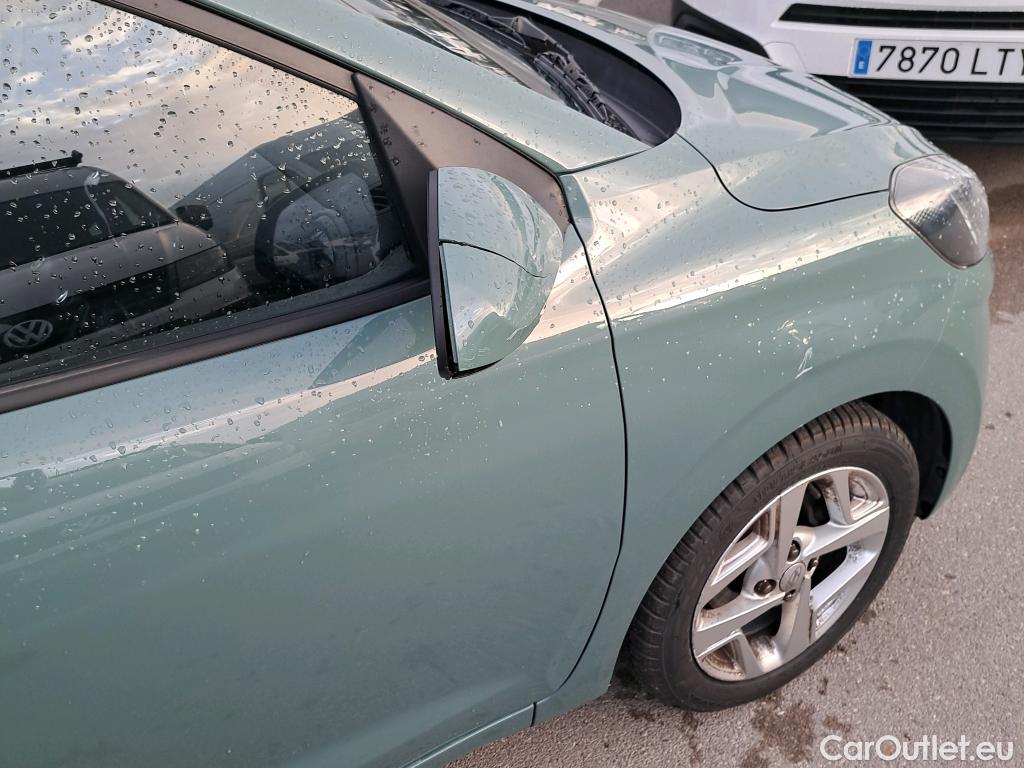 Hyundai  i10 HYUNDAI  / 2020 / 5P / berlina con portón 1.0 Klass #32