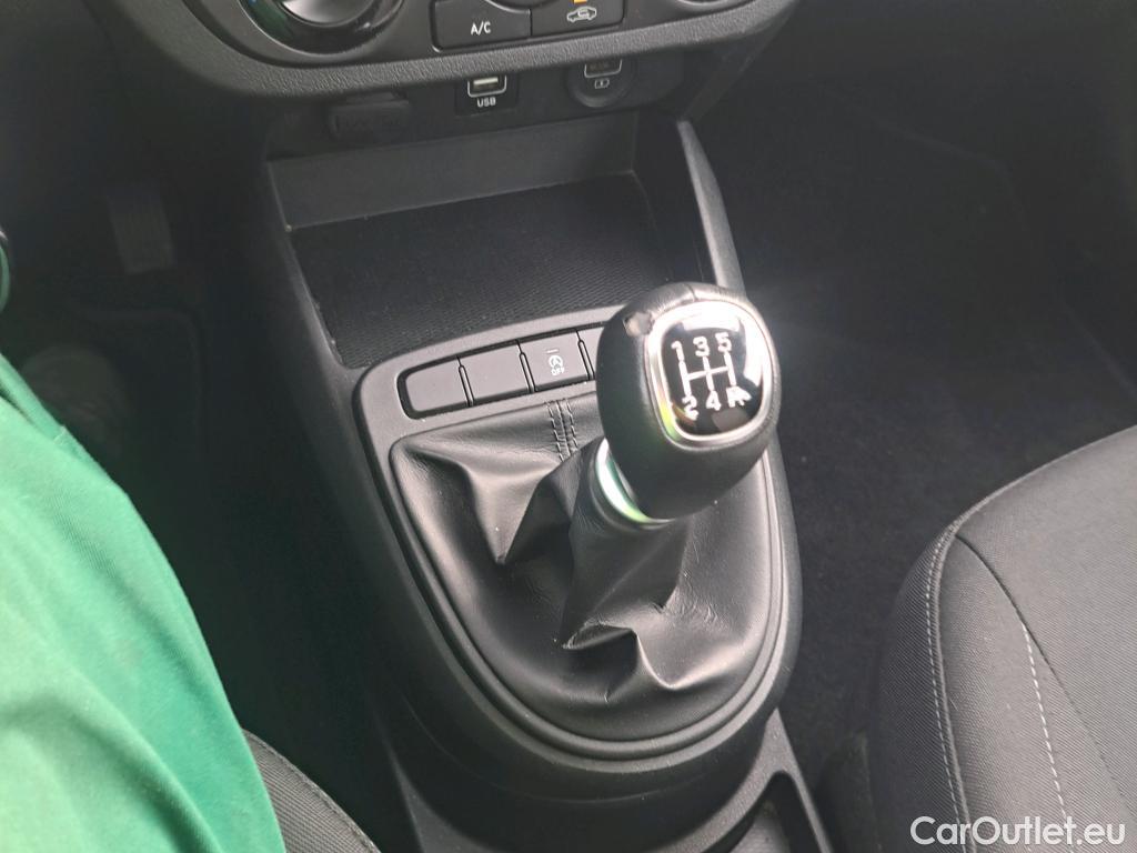  Hyundai  i10 HYUNDAI  / 2020 / 5P / berlina con portón 1.0 Essence #9