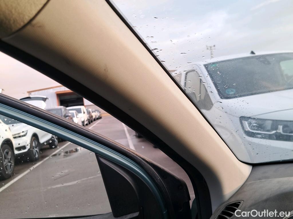  Hyundai  i10 HYUNDAI  / 2020 / 5P / berlina con portón 1.0 Klass #22