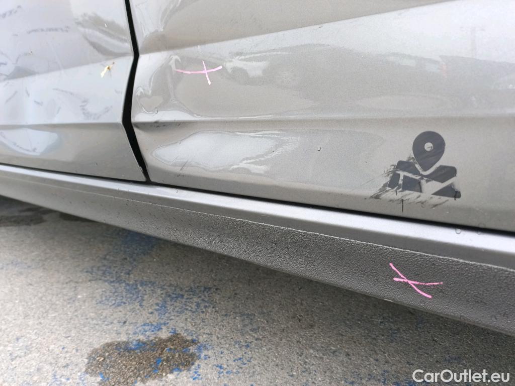  Volkswagen  Polo VOLKSWAGEN  / 2017 / 5P / berlina con portón Advance 1.0 TSI 70kW (95CV) #3