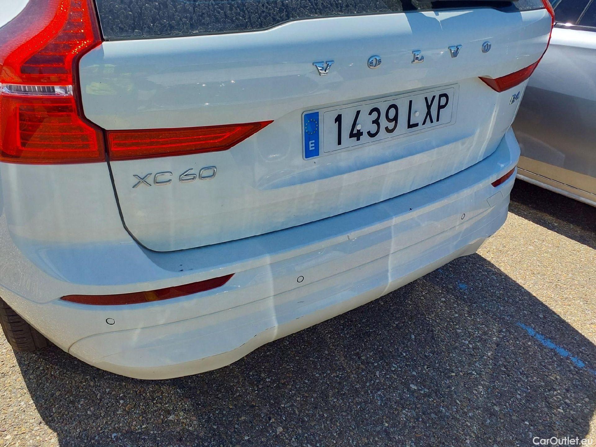  Volvo  XC60 VOLVO  / 5P / 2.0 B4 D Momentum Pro Auto 200 CV #8