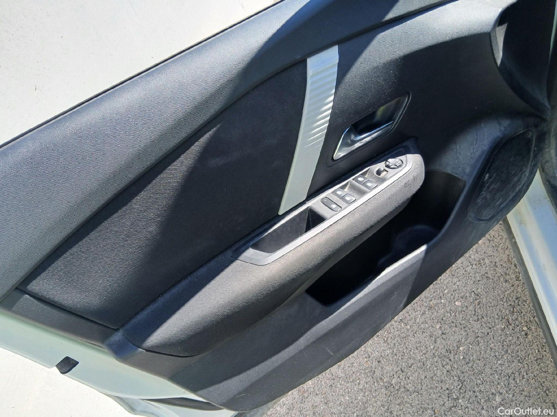  Citroen  C4 CITROEN  / 2020 / 5P / berlina con portón BlueHdi 110 S&S Live Pack #23
