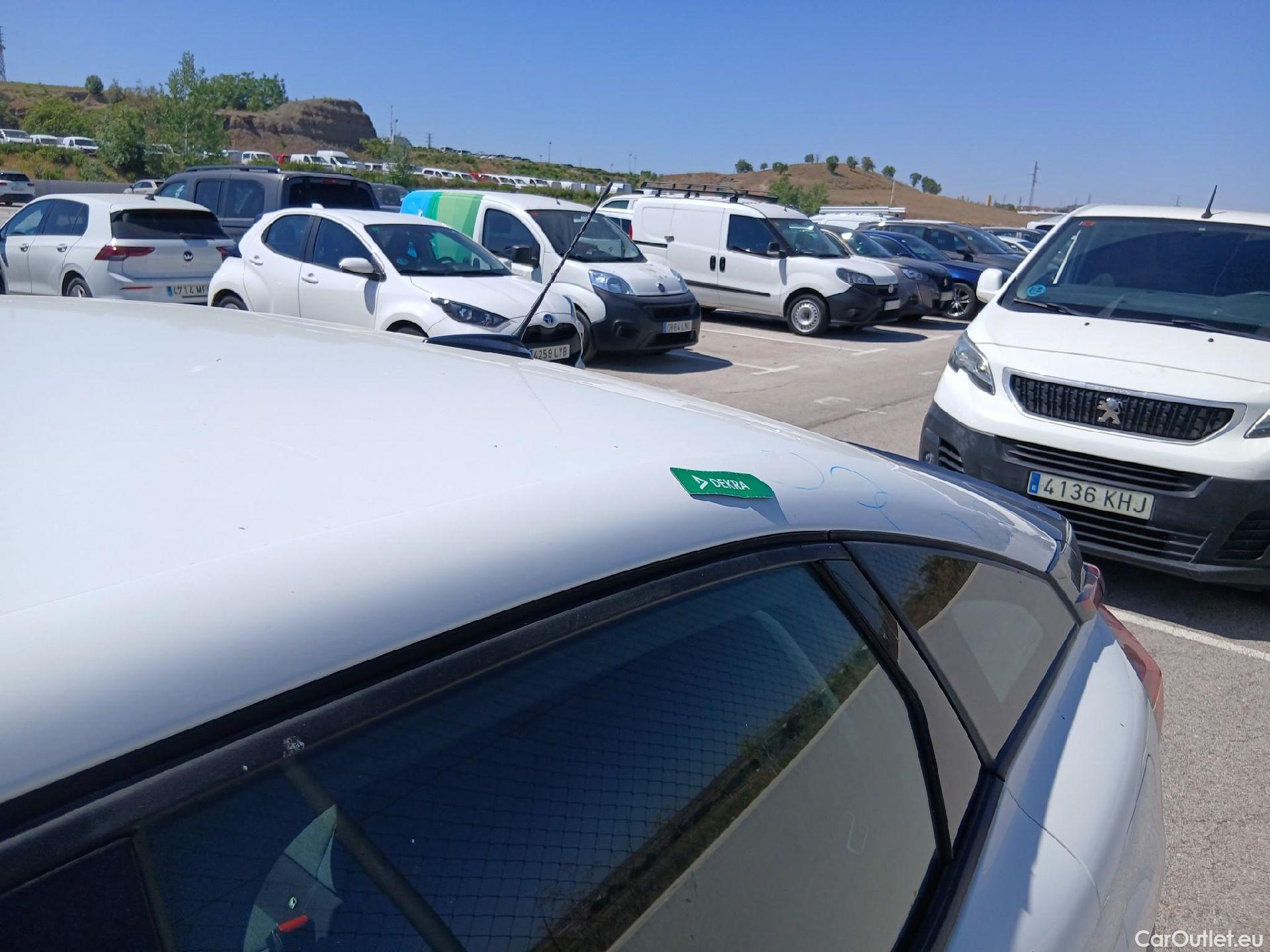  Citroen  C4 CITROEN  / 2020 / 5P / berlina con portón BlueHdi 110 S&S Live Pack #19