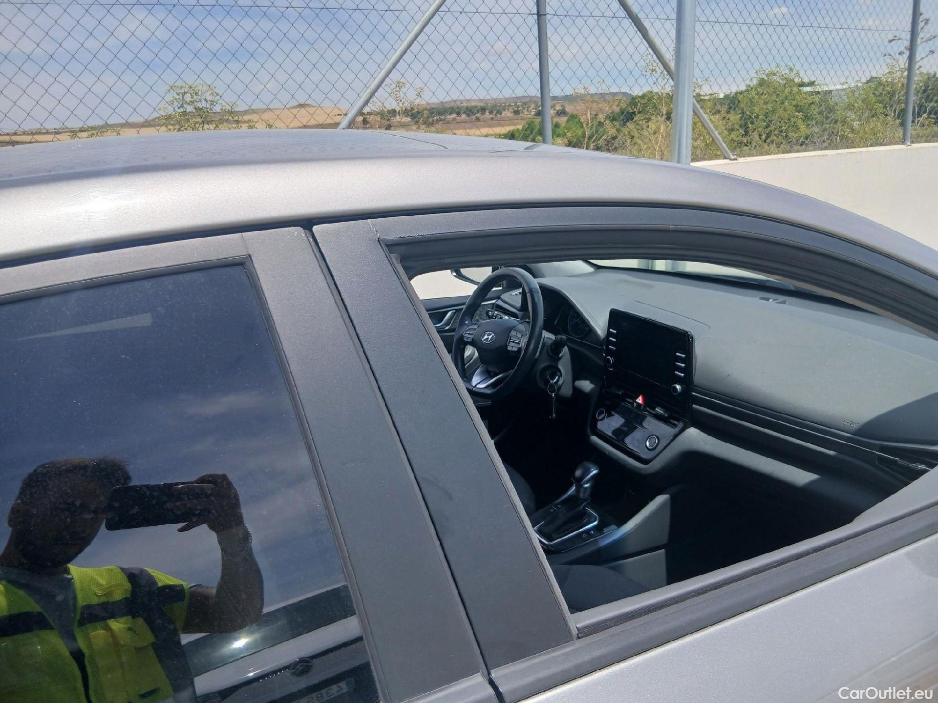  Hyundai   Ioniq HYUNDAI / 2019 / 5P / berlina con portón 1.6 GDI HEV Klass DCT #26