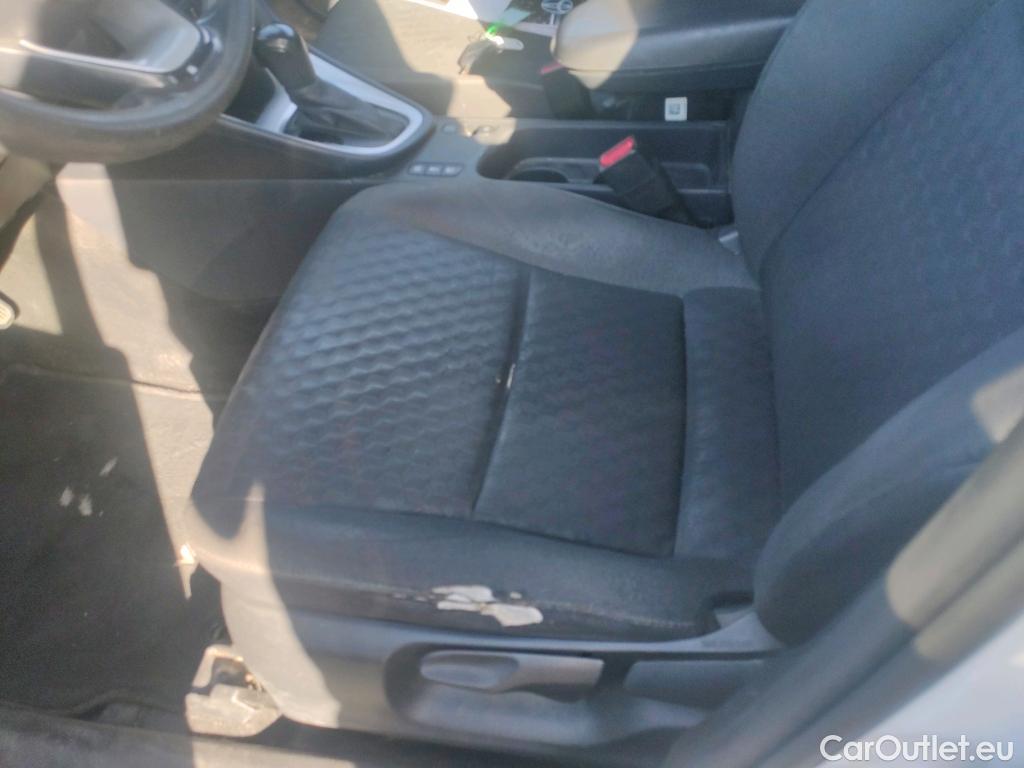  Toyota  Yaris TOYOTA Mantener activo un año 1.5 120H Business Plus #13