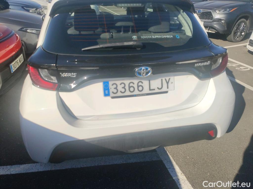  Toyota  Yaris TOYOTA Mantener activo un año 1.5 120H Business Plus #39