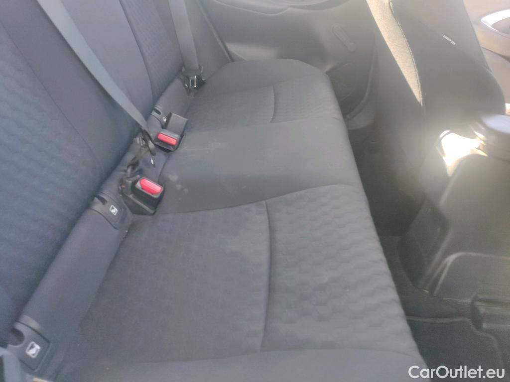  Toyota  Yaris TOYOTA Mantener activo un año 1.5 120H Business Plus #15