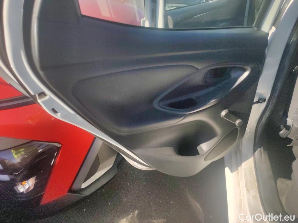  Toyota  Yaris TOYOTA Mantener activo un año 1.5 120H Business Plus #25