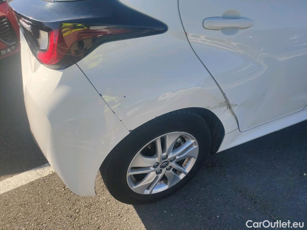  Toyota  Yaris TOYOTA Mantener activo un año 1.5 120H Business Plus #3