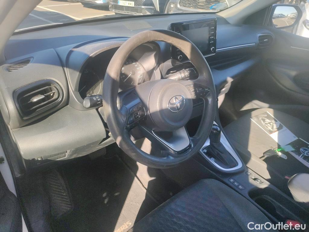  Toyota  Yaris TOYOTA Mantener activo un año 1.5 120H Business Plus #41