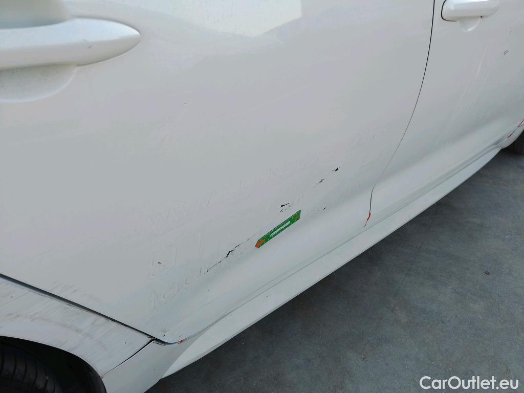  Toyota  Corolla TOYOTA  / 2020 / 5P / berlina con portón 2.0 180H STYLE E-CVT #15