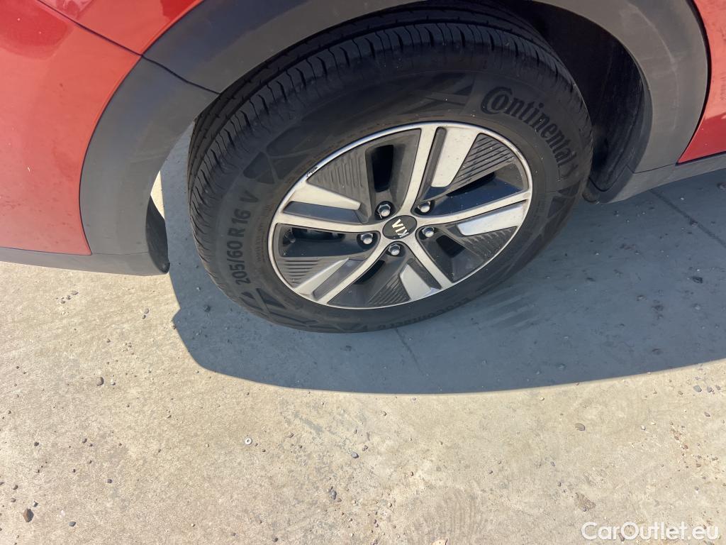  KIA  Niro KIA  / 2019 / 5P / crossover 1.6 GDi HEV 104kW (141CV) Drive #16