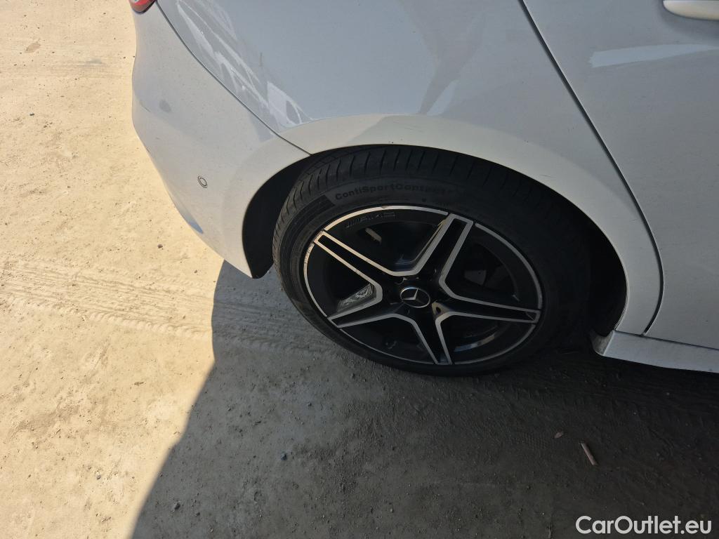  Mercedes  A-Klasse MERCEDES-BENZ Clase A / 2018 / 5P / berlina con portón A 180 d #3