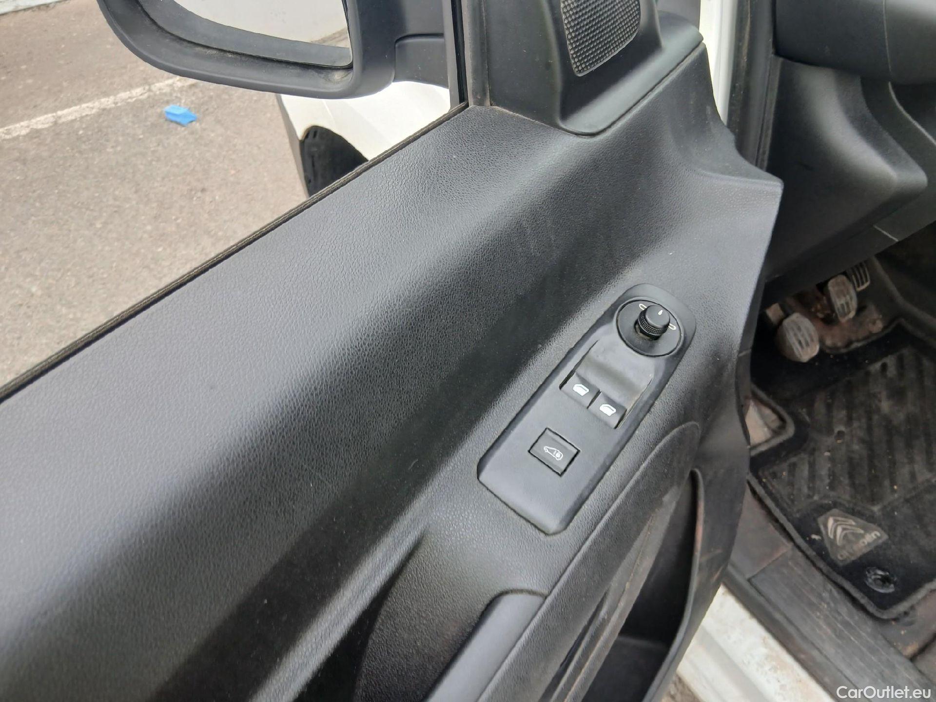  Citroen  Berlingo CITROEN  / 2018 / 3P / furgón derivado de turismo Talla M BlueHDi 100 CONTROL #25
