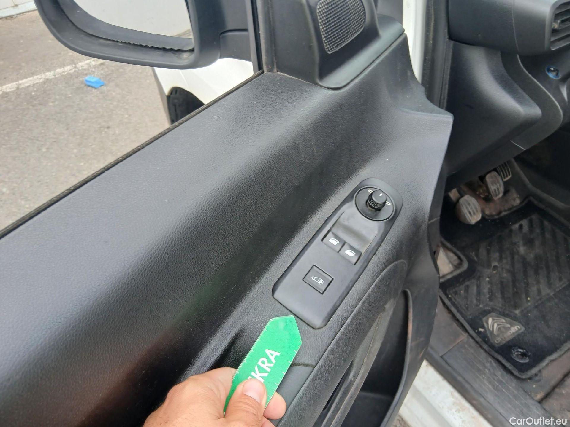  Citroen  Berlingo CITROEN  / 2018 / 3P / furgón derivado de turismo Talla M BlueHDi 100 CONTROL #26