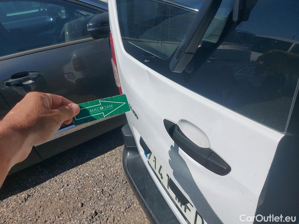  Citroen  Berlingo CITROEN  / 2018 / 4P / combi Talla M BlueHDi 100 S&S LIVE PACK BUSINE #40