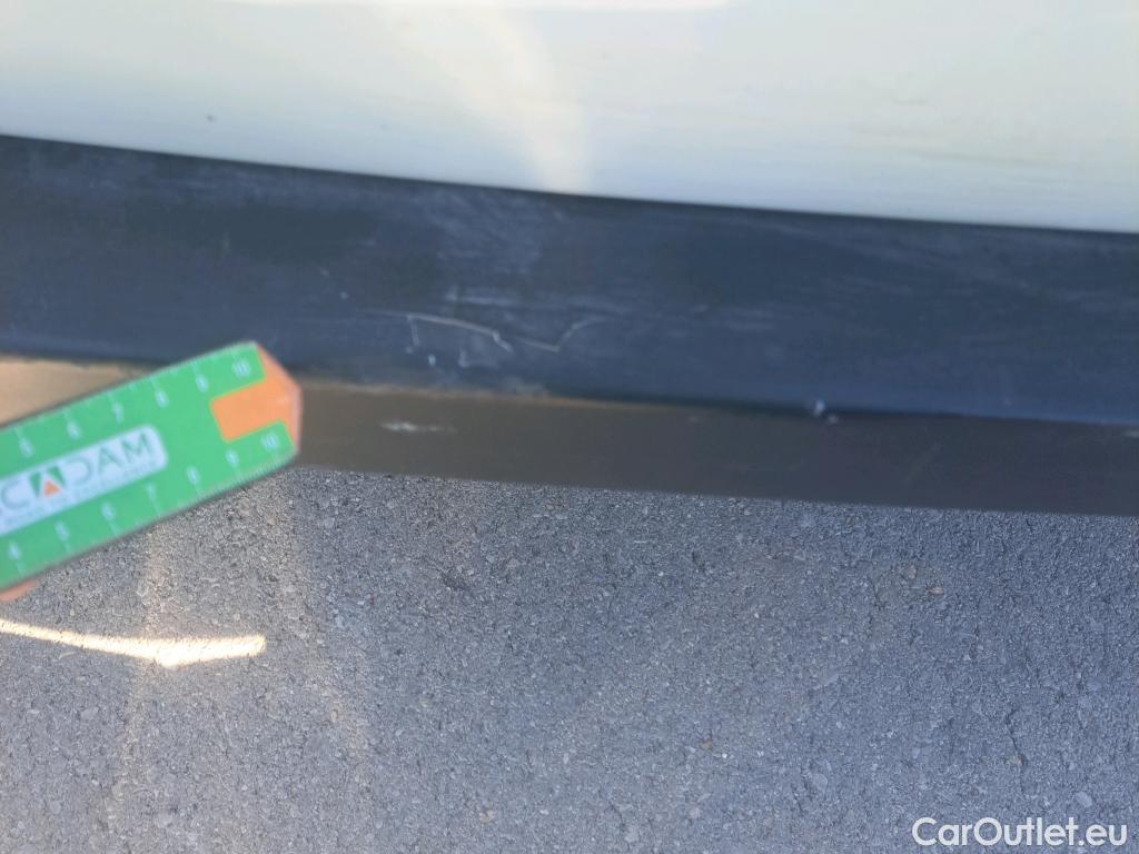  Fiat  Fiorino FIAT  / 2016 / 3P / furgón derivado de turismo Cargo Base 1.4 Natural Power 51kW (70CV) #32