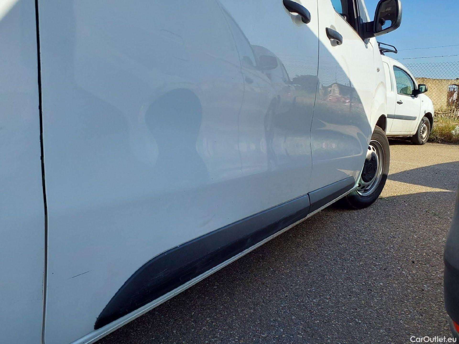  Opel  Vivaro OPEL  / 2019 / 4P / furgón 1.5 Diésel 74kW (100CV) M Std Express #30