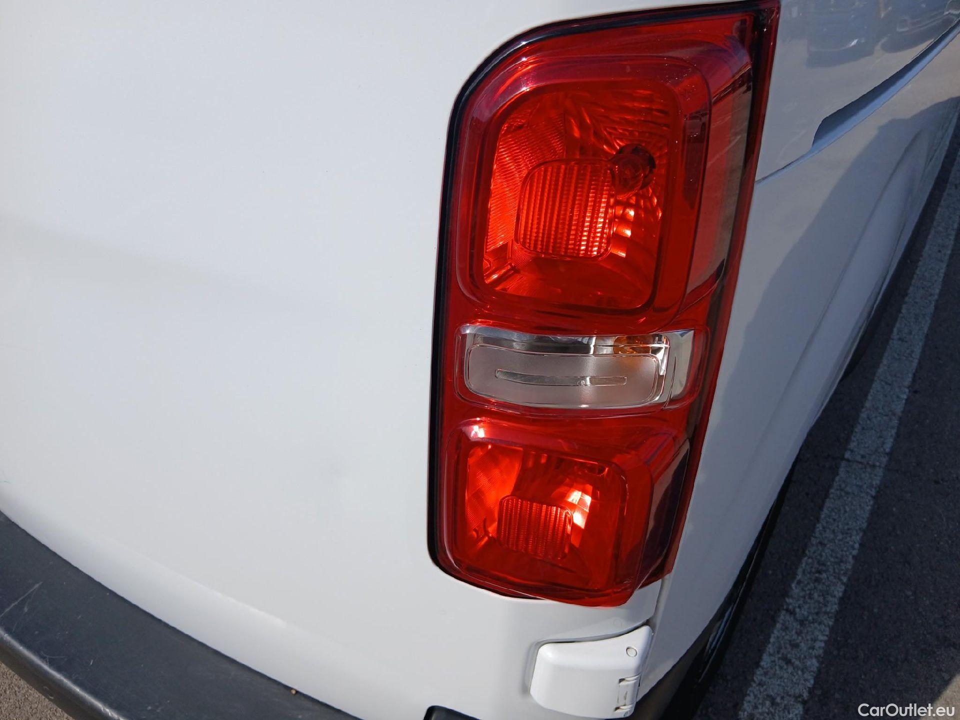  Opel  Vivaro OPEL  / 2019 / 4P / furgón 1.5 Diésel 88kW (120CV) M Std Select #19