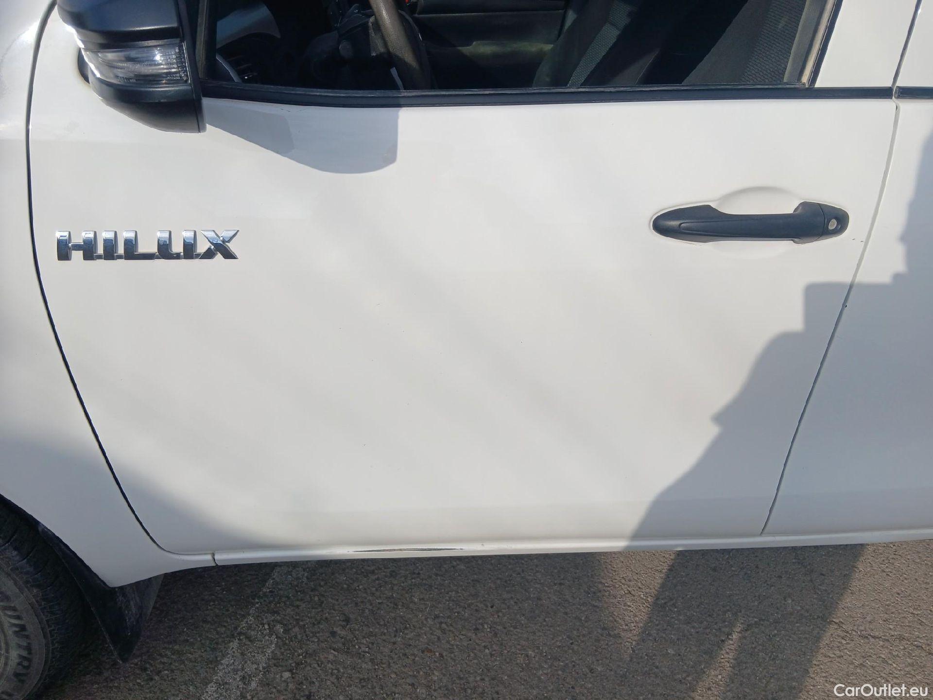  Toyota  Hilux TOYOTA  / 2020 / 4P / pickup 2.4 D-4D Cabina Doble GX #11