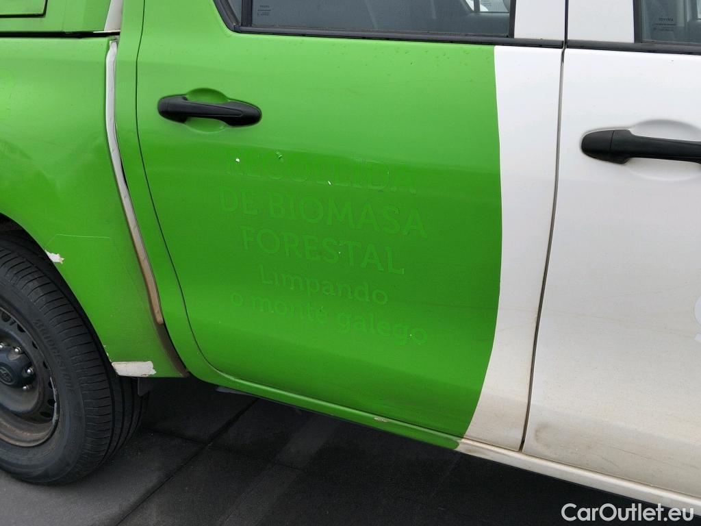  Toyota  Hilux TOYOTA  / 2020 / 4P / pickup 2.4 D-4D Cabina Doble GX #34