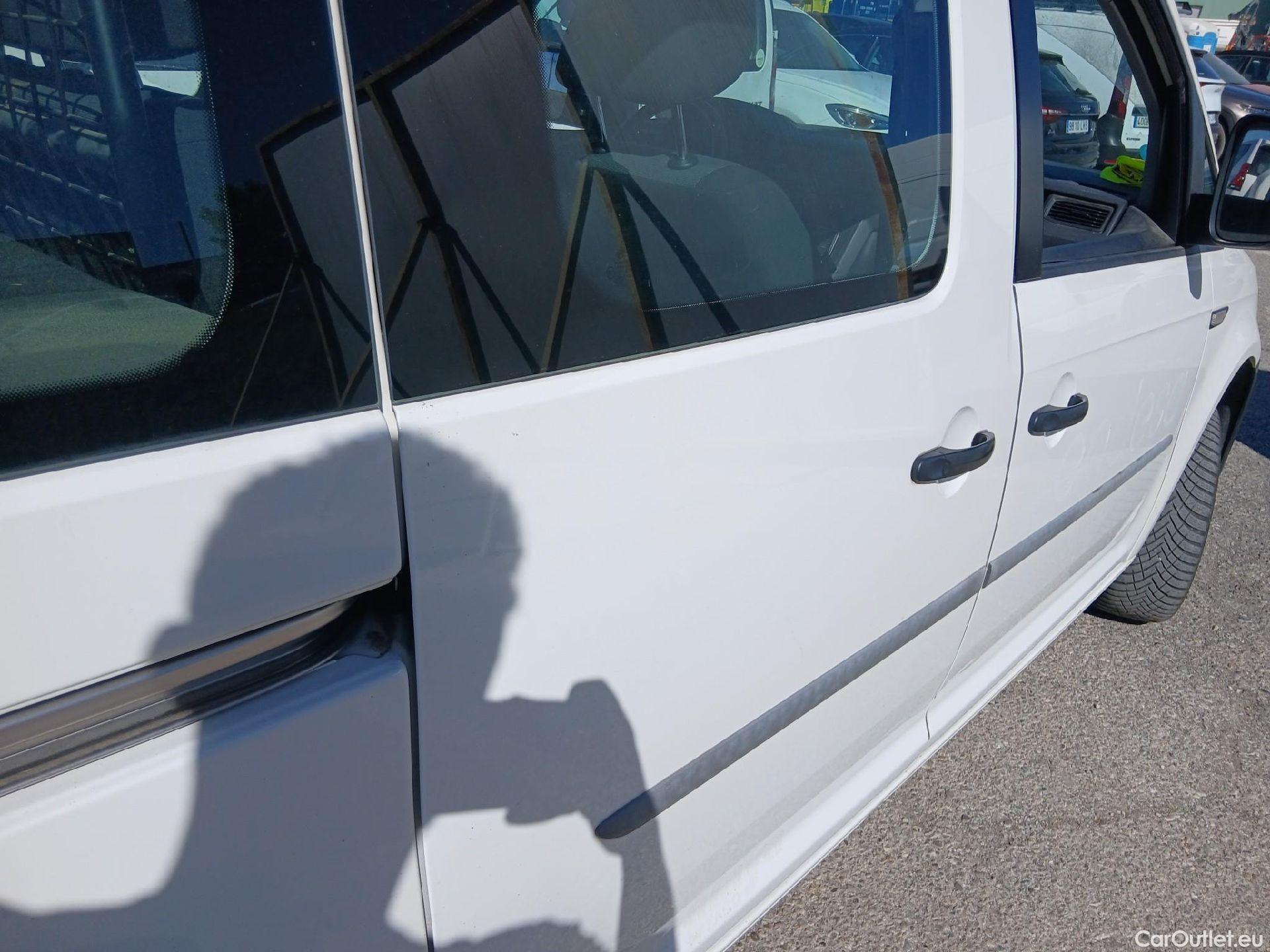  Volkswagen  Caddy VOLKSWAGEN  4p 4G monovolumen compacto Kombi 2.0 TDI SCR 4MOTION BMT 122CV #33